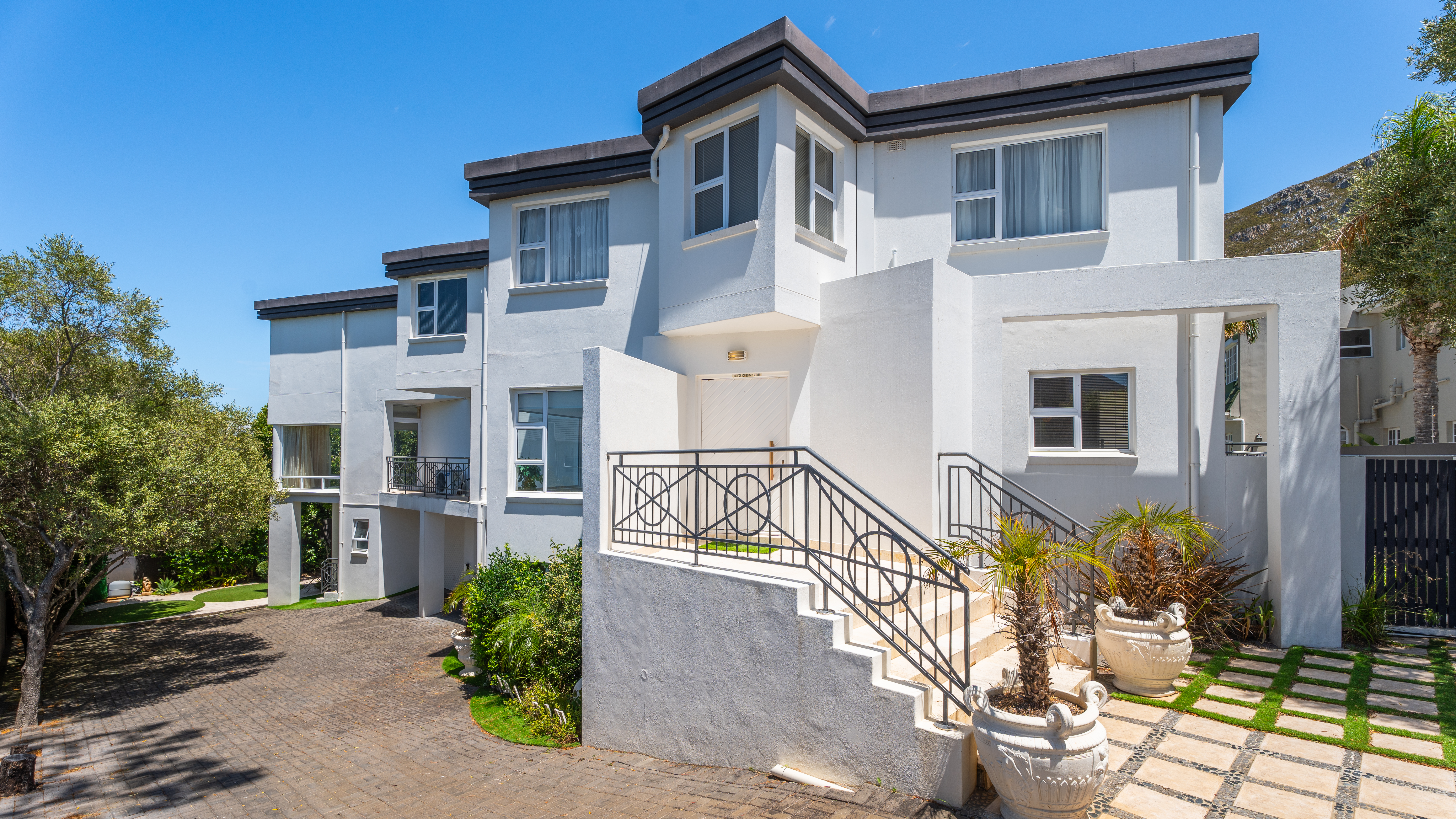 6 Bedroom Property for Sale in Hermanus Heights Western Cape